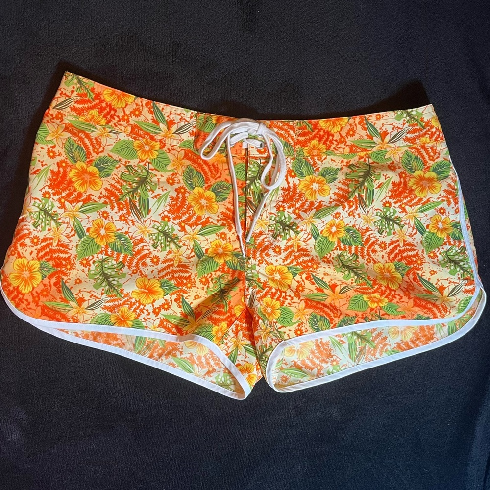 Tommy Hilfiger Women’s floral beach shorts